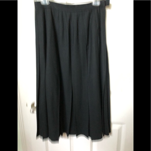 Evan Picone Petites Black Pleated Wool Skirt -EUC - Picture 2 of 5